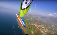 Πτήσεις και ακροβατικά "Paramotor" στην λίμνη Τριχωνίδα (Βίντεο)